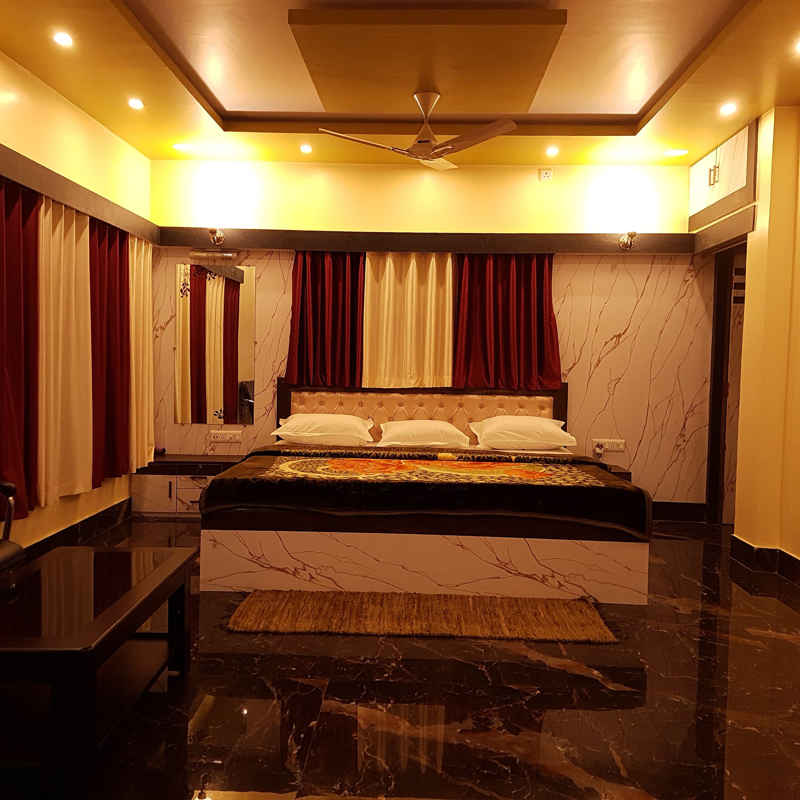 Banani Rooms